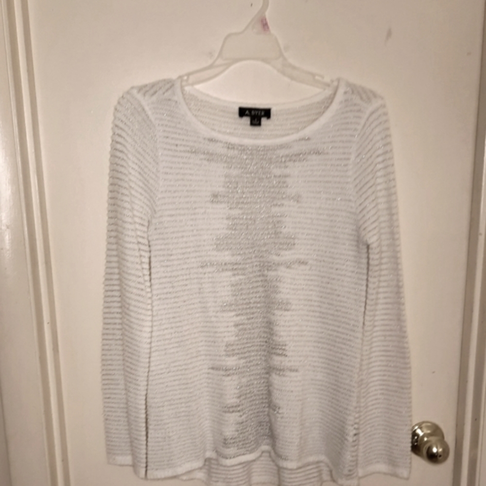 A. Byer white and silver size Small